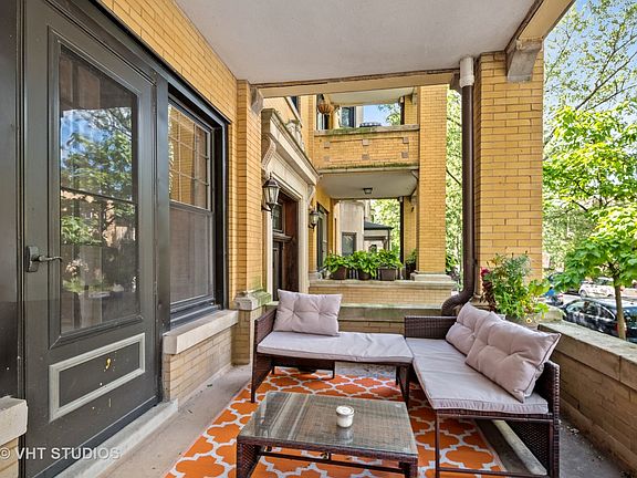 3rd image of 909 W Gunnison St APT 1E