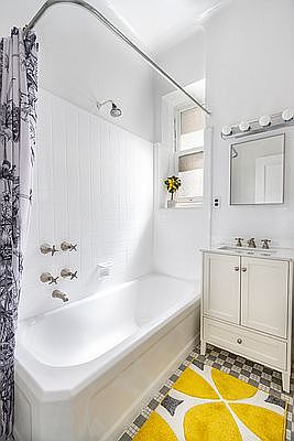4th image of 26 E 63rd St APT 7E