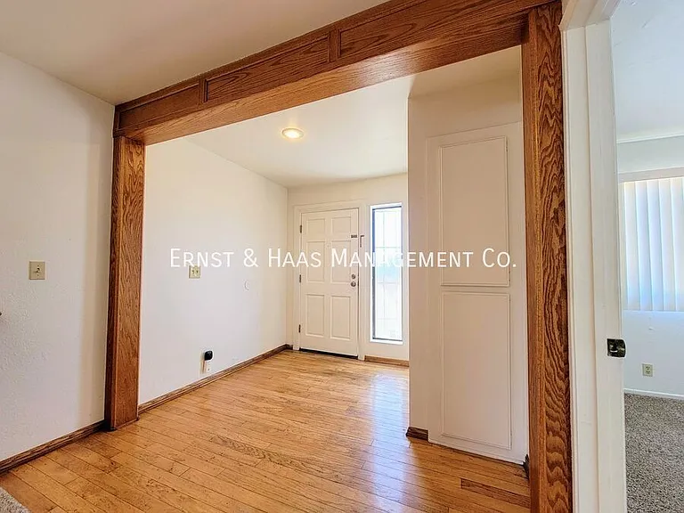 2755 E Hill St — Photo 4