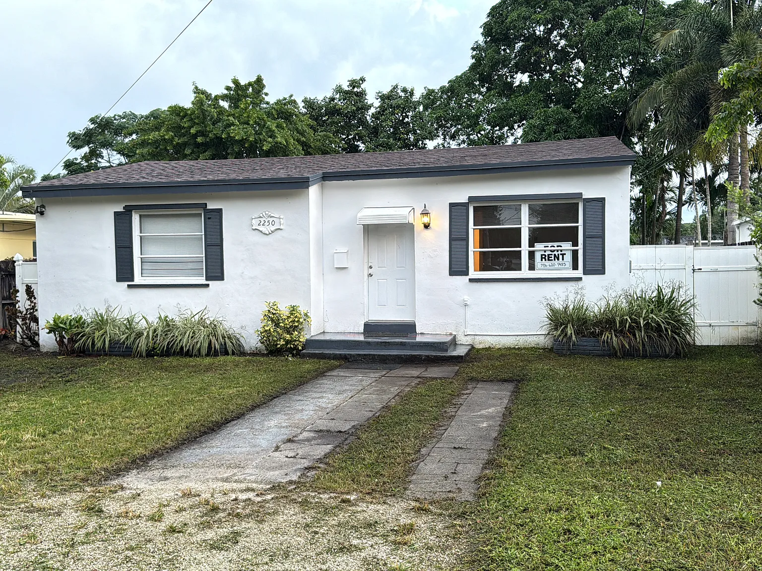 2250 Arthur St — Photo 1