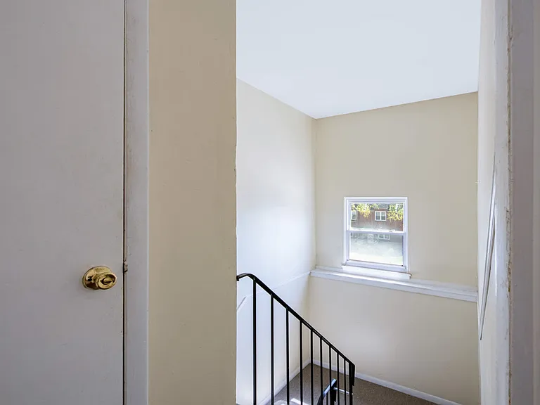 330 Hermitage St #2 — Photo 11