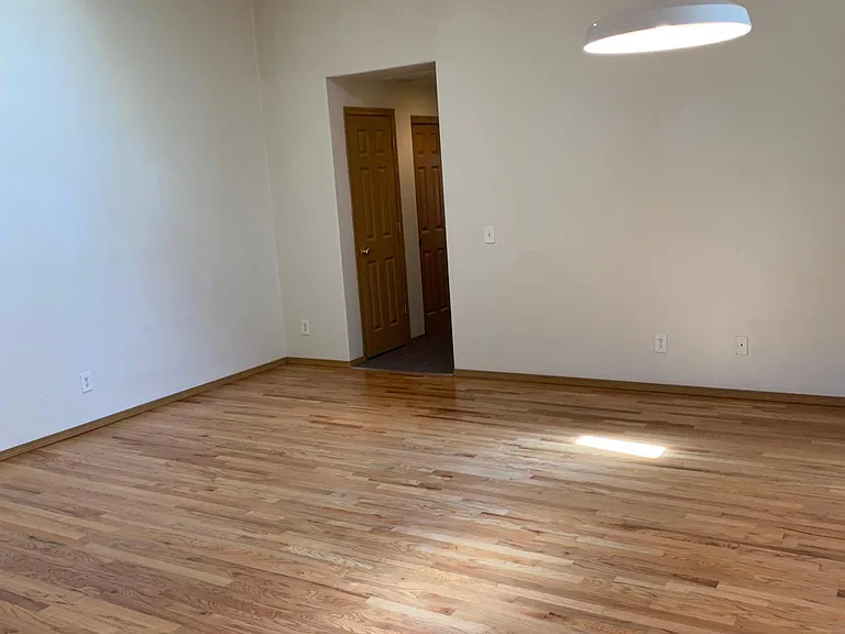 720 E Hereford St — Photo 5