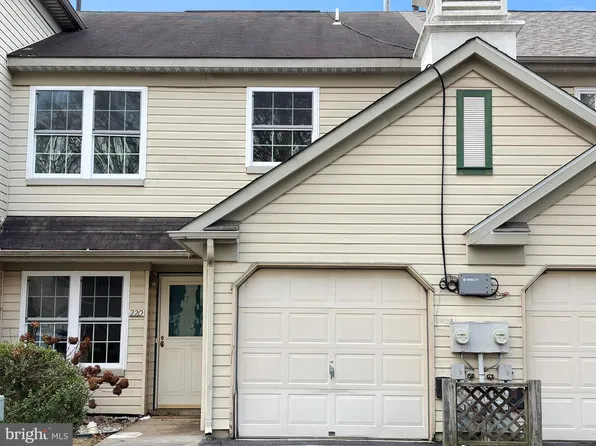 220 Stonebridge Blvd, New Castle, DE 19720