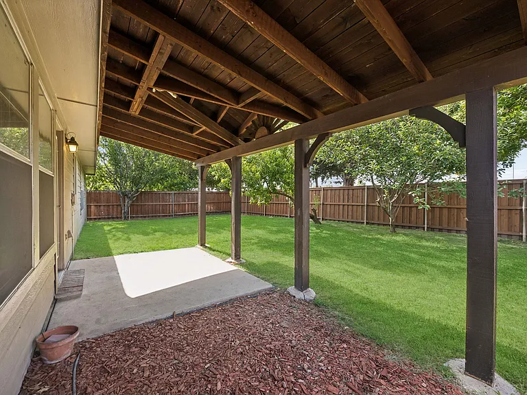 1552 Sleepy Hollow Dr — Photo 28