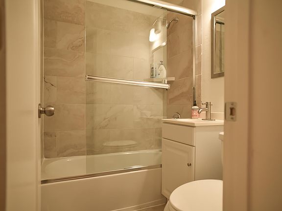 4th image of 4129 Broadway APT 1N
