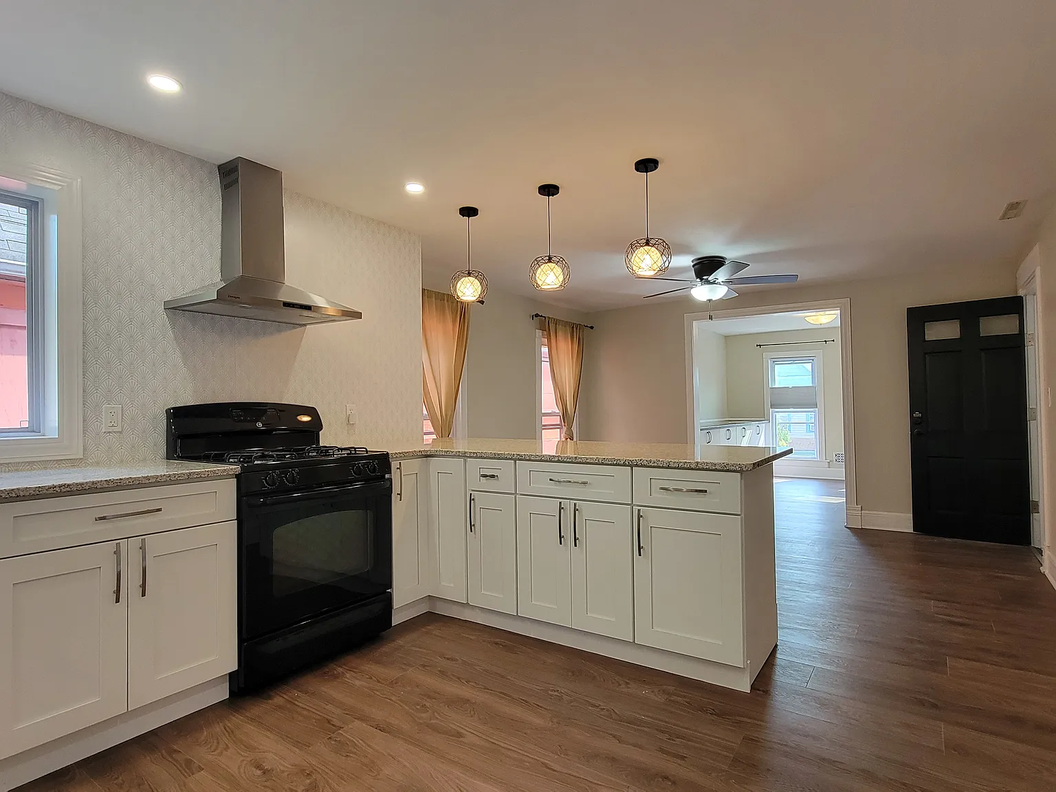 2 bed, 1100 sqft, $1,200 — Photo 2