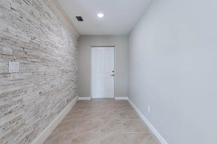 2372 SE Maslan Ave — Photo 5