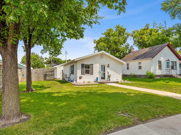 1137 28th St N, Fargo, ND 58102
