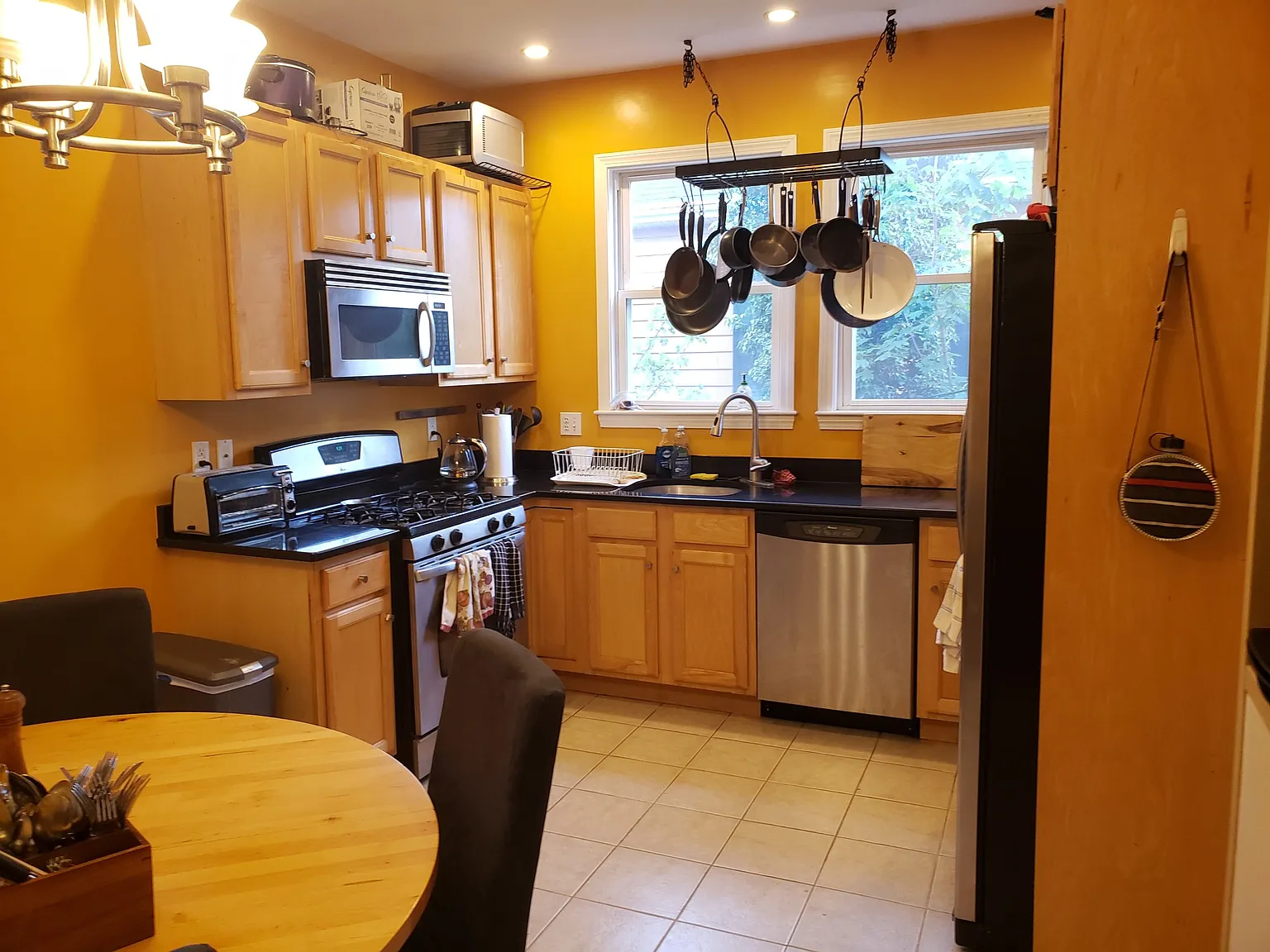 3 bed, 1200 sqft, $4,000 — Photo 3