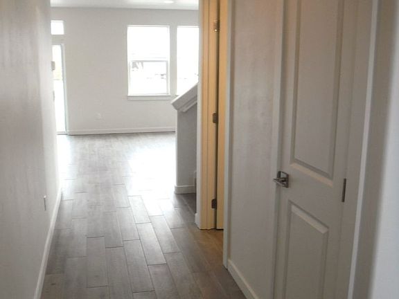 3rd image of 157 Dovetail Dr