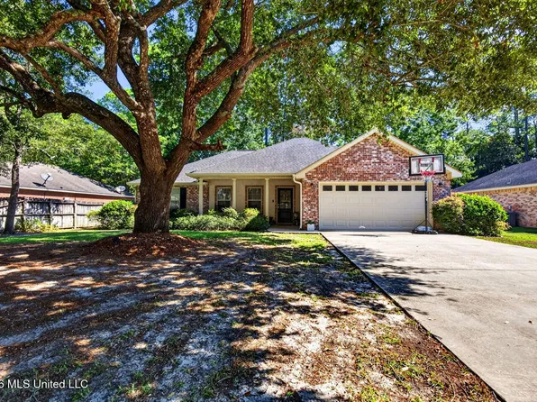 524 Oak St, Ocean Springs, MS 39564