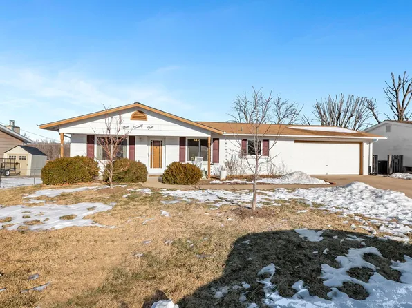 924 Brands Hatch Ln, Saint Charles, MO 63303