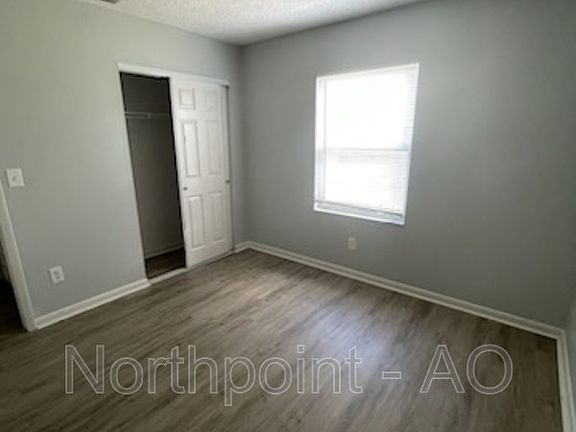 4th image of 2342 Union St S