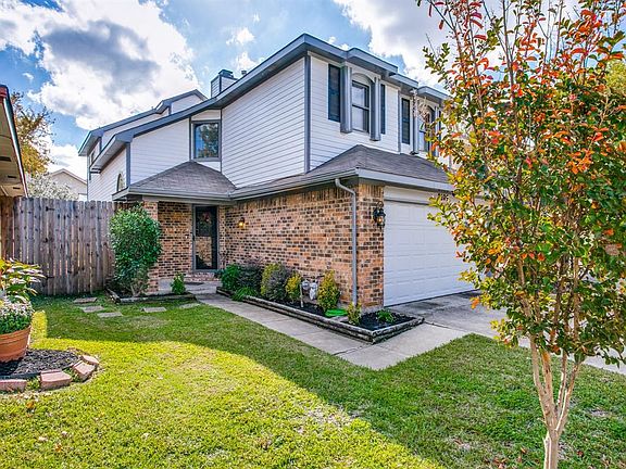 2nd image of 2104 Holly Hill Ln