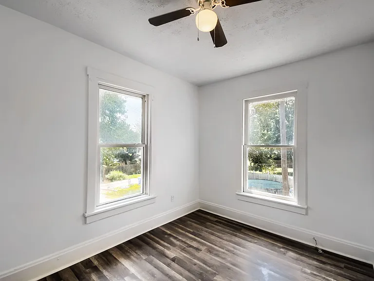62-64 S Eureka Ave #62 — Photo 18