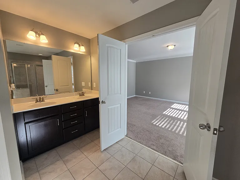 3917 Valley Side Ct — Photo 44