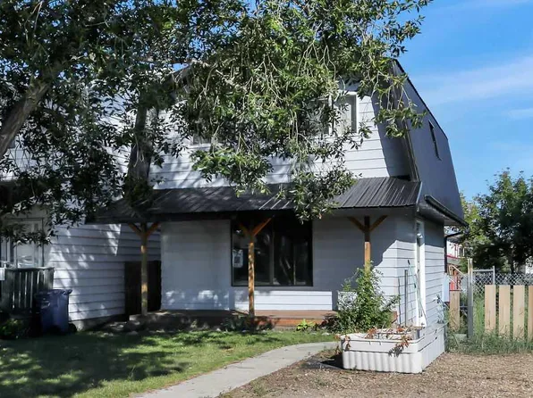 57 W Newton Dr, Penhold, AB T0M 1R0