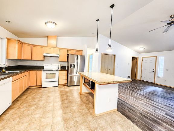 5th image of 23115 Alder Dr