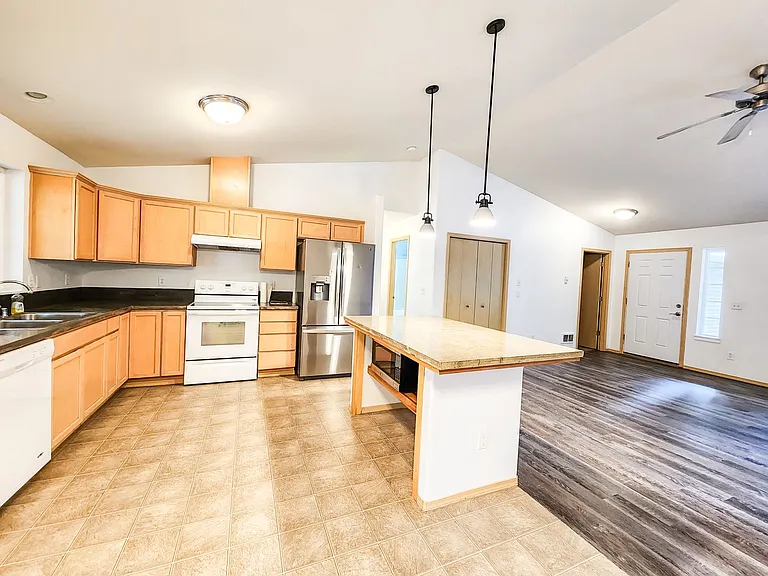 23115 Alder Dr — Photo 5