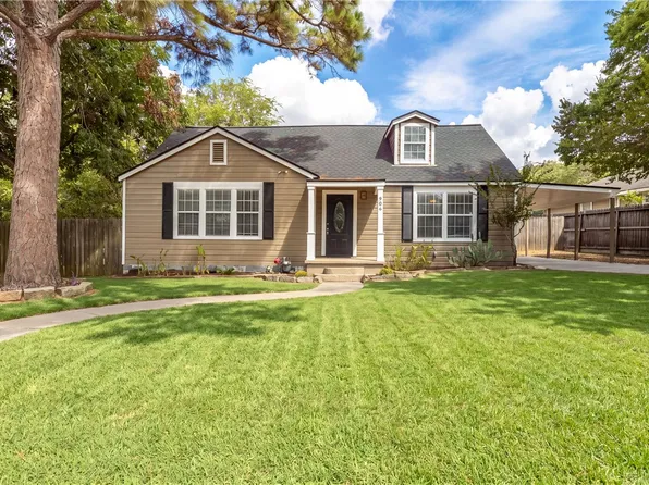 906 W 1st St, Brenham, TX 77833