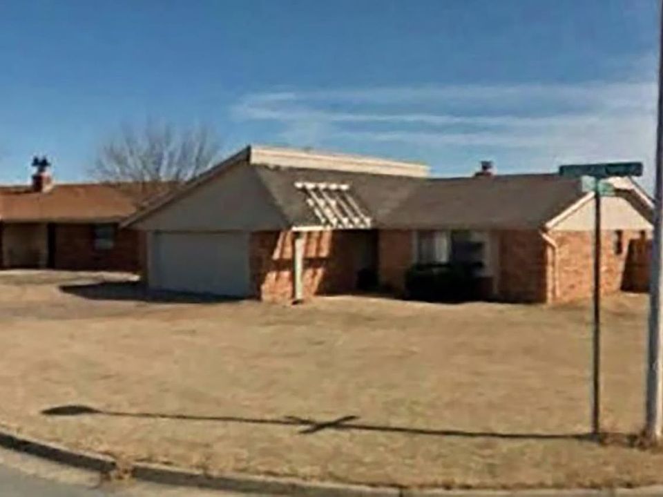 1st image of 118 SE Sungate Blvd