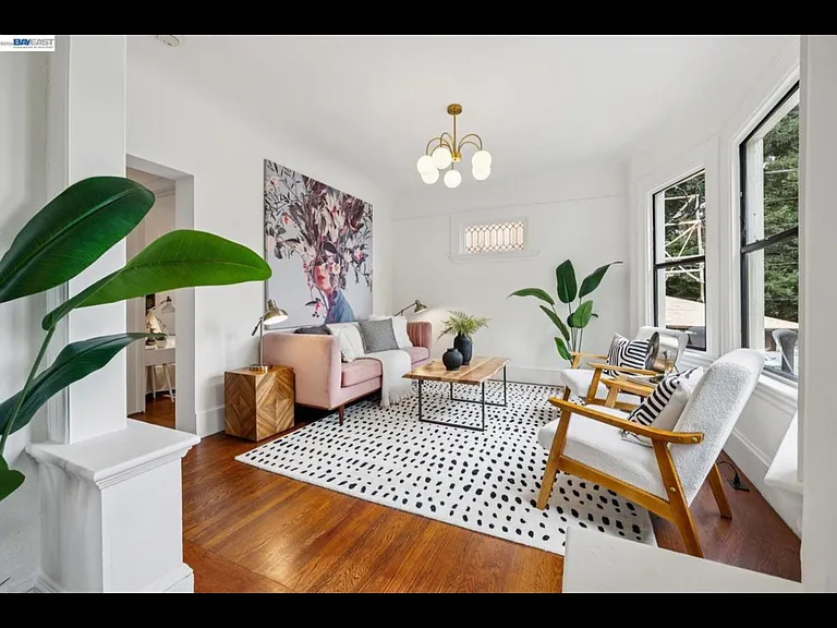 825 57th St #B — Photo 3