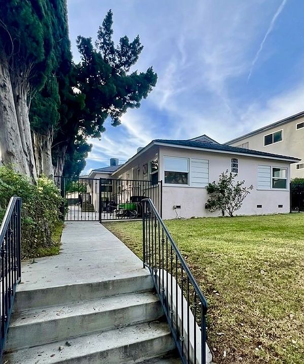 1st image of 429 E Cedar Ave #431
