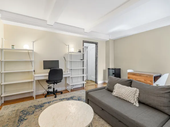 333 East 43rd Street image 4 of 12