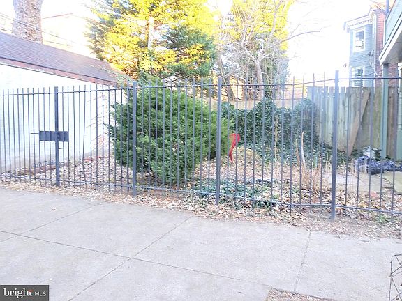 3rd image of 2043 Mount Vernon St APT 1R