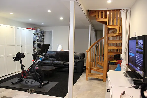 Rented by R New York | media 33