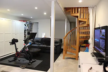 Rented by R New York