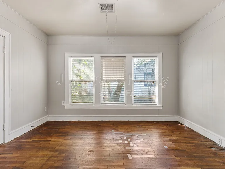 609 E Walker St — Photo 17