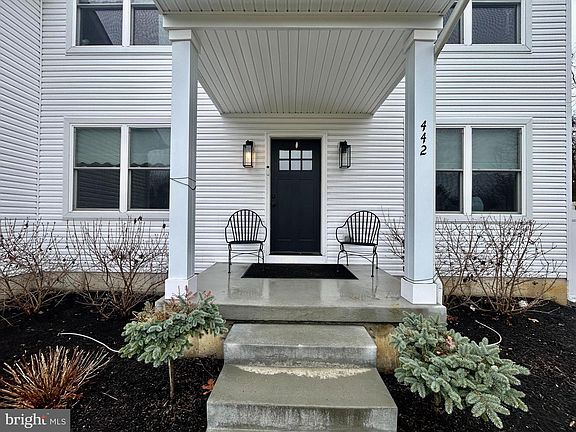 2nd image of 442 Waterfords Edge Ct