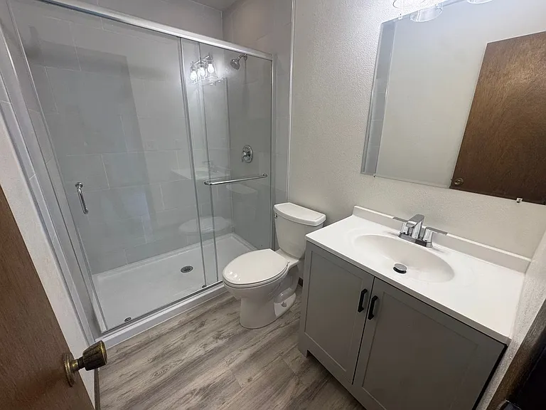 957 Roxwood Ln #C — Photo 13
