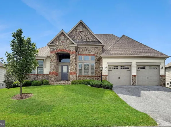 63 Potomac Crossing St, Charles Town, WV 25414