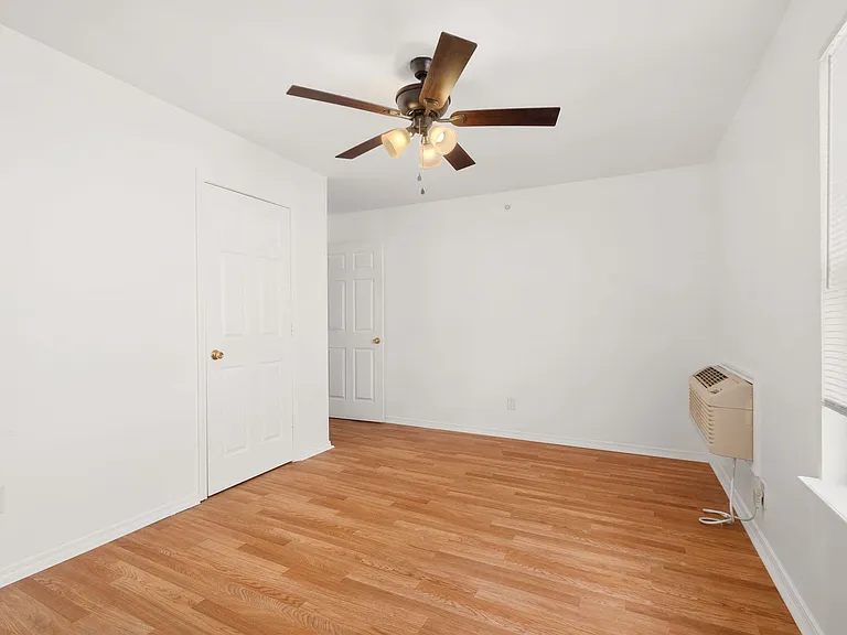 Flat Rock Creek Apartments — Photo 34