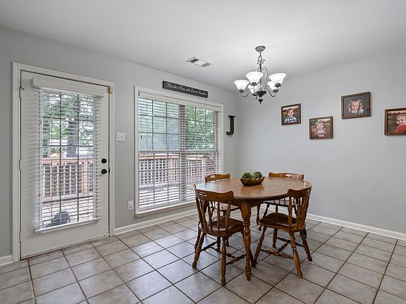 4th image of 1409 Sheridan Dr