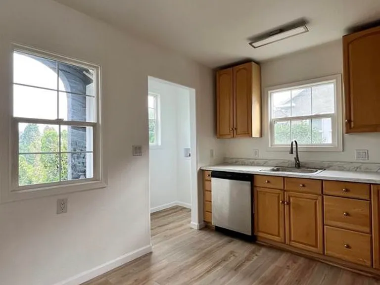 913 Jq Adams St — Photo 10