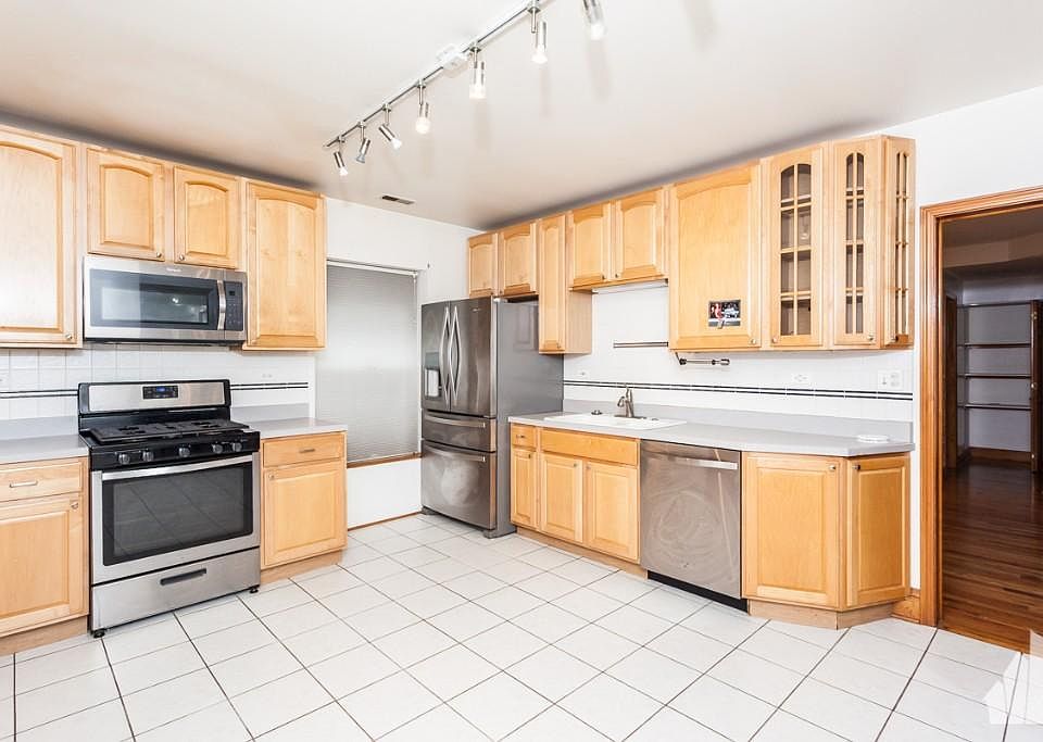 1st image of 915 W Sunnyside Ave APT 1S
