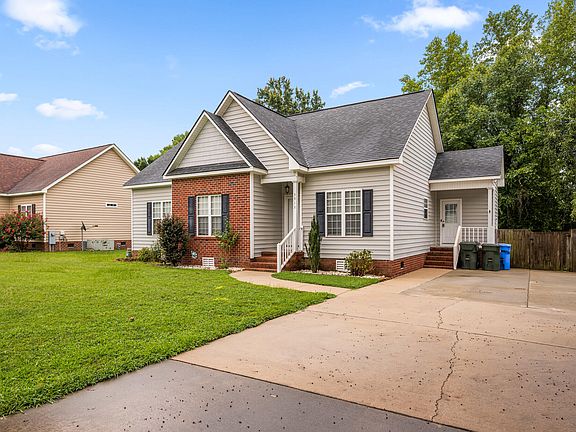 3rd image of 3913 Gloucester Dr W