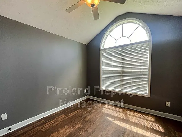 1621 Kershaw Loop — Photo 13