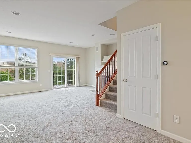 172 Straughn Ln — Photo 3