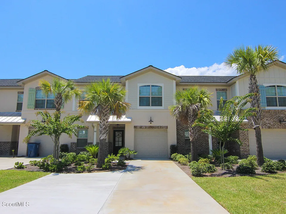 703 Mariners Cir