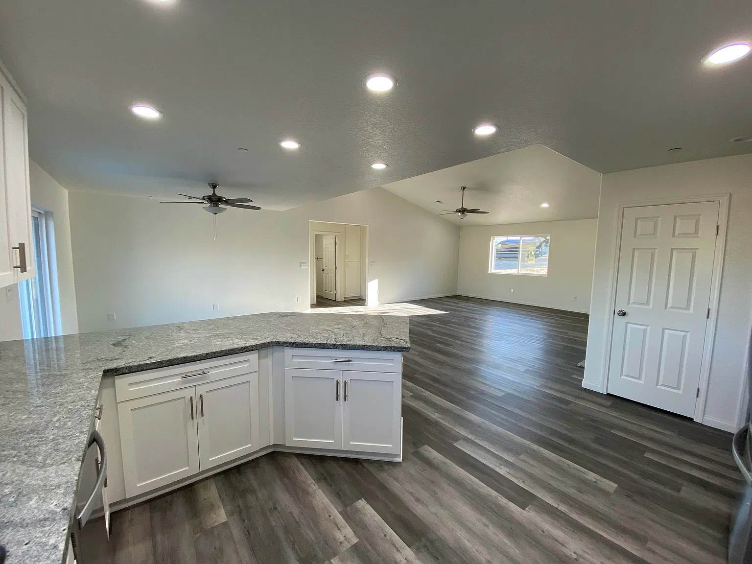 3 bed, 2.5 bath, 1904 sqft, $2,000 — Photo 4