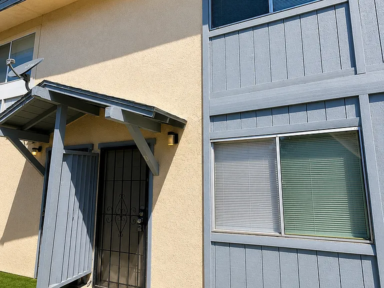 006- 542 D ST — Photo 1