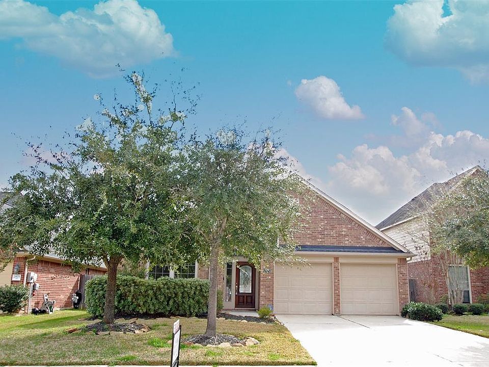 1st image of 2807 Fair Chase Dr