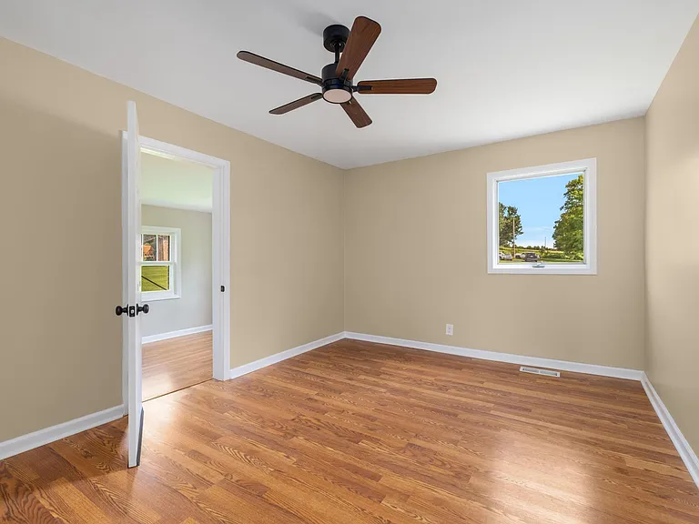 2879 Carroll Creek Rd — Photo 5