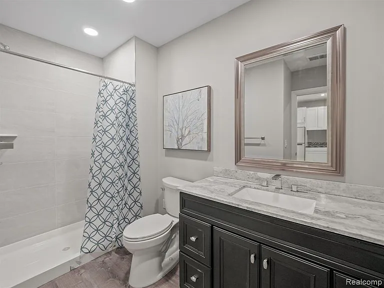 3511 Lakecrest Dr — Photo 48