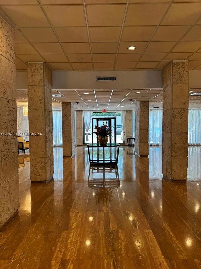 Hemispheres Condo — Photo 2