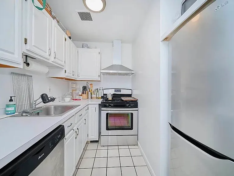 492 9th Ave #3A — Photo 4